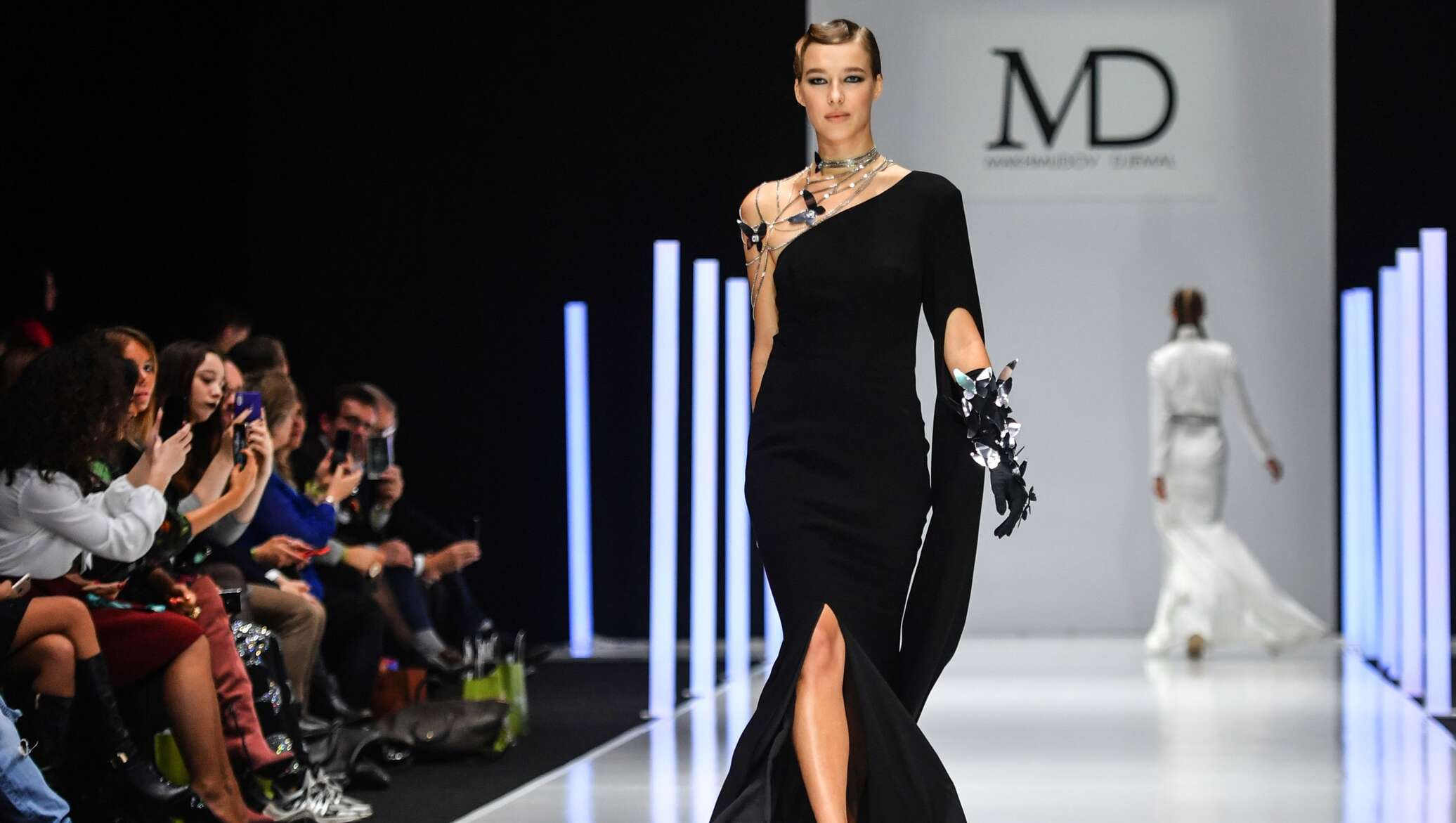 Неделя высокой моды в москве 2025. Москоу фэшн Вик 2022. Fashion week 2023 Москва. Юдашкин показ 2023.