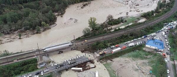 К жертвам и разрушениям привело наводнение на Кубани - видео К жертвам и разрушениям привело наводнение на Кубани - видео - Sputnik Южная Осетия