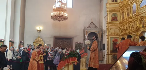 Праздничное богослужение в честь 50-летия архиепископа Владикавказского и Аланского Леонида Праздничное богослужение в честь 50-летия архиепископа Владикавказского и Аланского Леонида