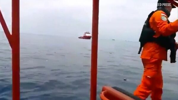 В Индонезии спасатели обнаружили место крушения пассажирского Boeing - Sputnik Южная Осетия