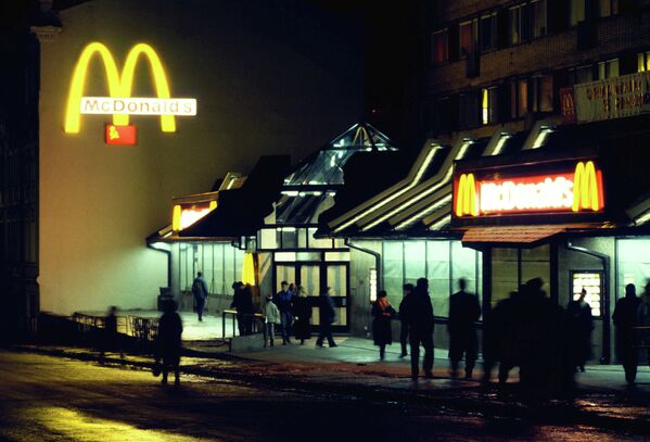 Совместный советско-канадский ресторан McDonald's в Москве на улице Большая Бронная - Sputnik Южная Осетия