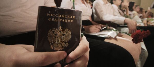 Торжественное вручение российских паспортов Торжественное вручение российских паспортов - Sputnik Южная Осетия