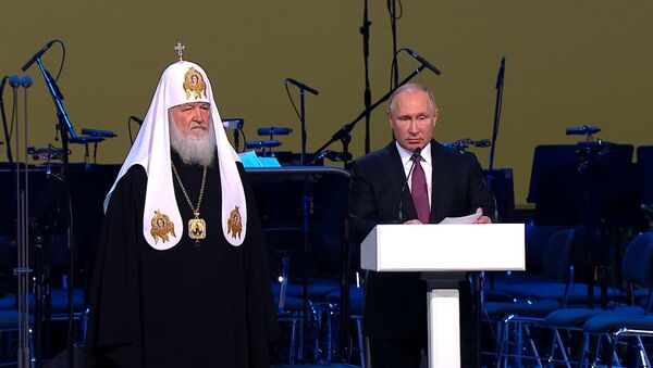 Жизнь все расставит по местам: Путин выступил на Всемирном русском народном соборе - Sputnik Южная Осетия
