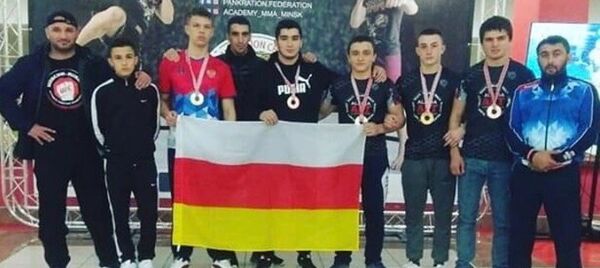 Осетинские борцы успешно выступили на первенстве мира по панкратиону Осетинские борцы успешно выступили на первенстве мира по панкратиону - Sputnik Южная Осетия