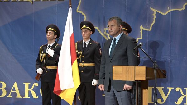 Как чествовали в Цхинвале ветеранов и сотрудников милиции – видео торжественного собрания - Sputnik Южная Осетия