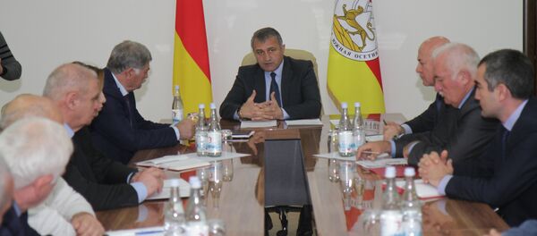 Встреча президента Южной Осетии с фермерами Встреча президента Южной Осетии с фермерами - Sputnik Южная Осетия