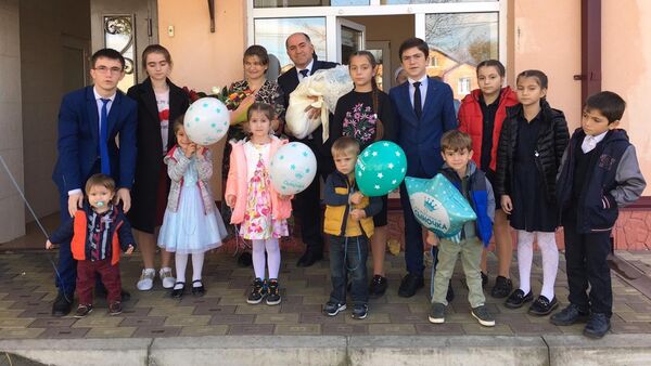 В многодетной семье Кадзаевых из Беслана родился четырнадцатый ребенок - Sputnik Южная Осетия