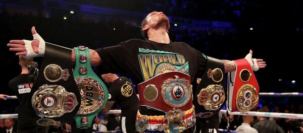 Бой с украинским боксером Александром Усиком стал последним в карьере британского боксера Тони Белью Бой с украинским боксером Александром Усиком стал последним в карьере британского боксера Тони Белью - Sputnik Южная Осетия