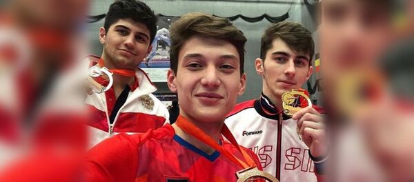 Сармат Цакоев - победитель первенства Европы по тхэквондо среди юниоров, Георгий Танделов и Георгий Гурциев - призеры Сармат Цакоев - победитель первенства Европы по тхэквондо среди юниоров, Георгий Танделов и Георгий Гурциев - призеры - Sputnik Хуссар Ирыстон