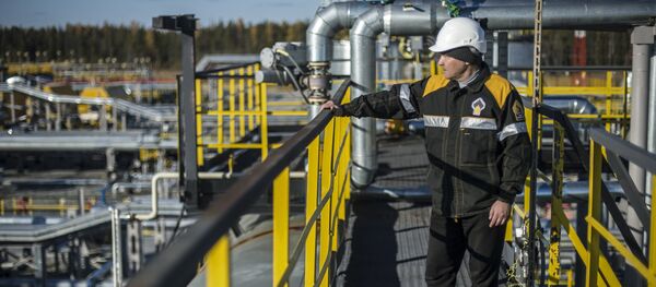 Рабочий на месторождении в Ямало-Ненецком автономном округе Рабочий на месторождении в Ямало-Ненецком автономном округе - Sputnik Южная Осетия