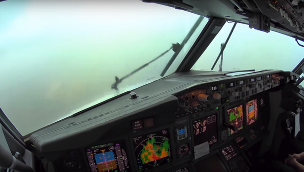 Видео посадки Boeing в сильную турбулентность - Sputnik Южная Осетия
