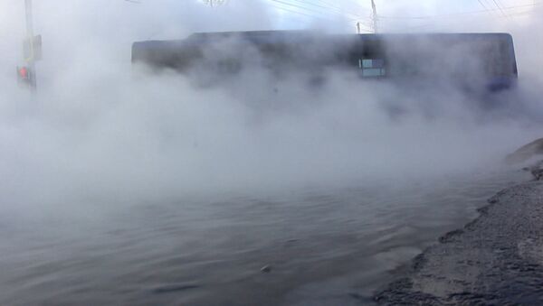 Один из районов Иркутска погрузился в туман из-за прорыва горячего водоснабжения - Sputnik Южная Осетия