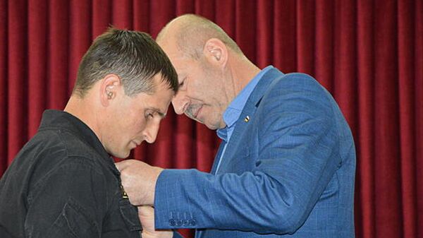 В честь Дня сотрудника органов внутренних дел сотрудникам МВД вручены государственные награды В честь Дня сотрудника органов внутренних дел сотрудникам МВД вручены государственные награды - Sputnik Хуссар Ирыстон