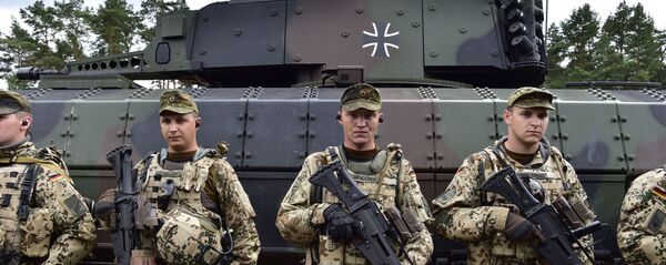 Солдаты панцергренадерского батальона перед БМП Пума в Германии Солдаты панцергренадерского батальона перед БМП Пума в Германии - Sputnik Южная Осетия