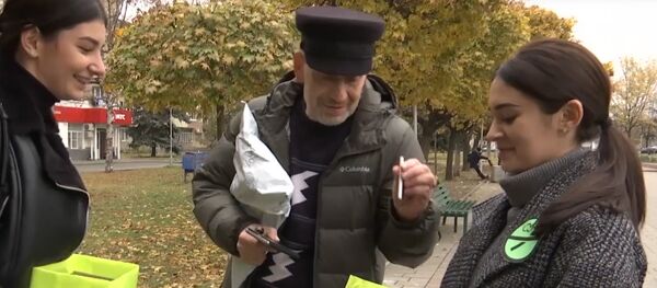 Акция Конфета вместо сигареты прошла сегодня во Владикавказе Акция Конфета вместо сигареты прошла сегодня во Владикавказе - Sputnik Южная Осетия