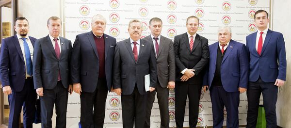 Депутаты Госдумы РФ прибыли в Южную Осетию Депутаты Госдумы РФ прибыли в Южную Осетию - Sputnik Южная Осетия