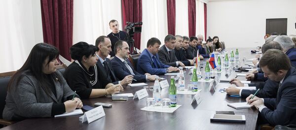 Цхинвалмӕ ӕрцыдысты Уӕрӕсейы Паддзахадон думӕйы депутаттӕ - Sputnik Хуссар Ирыстон