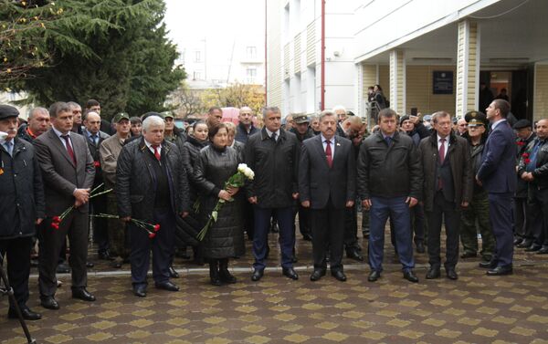 Открытие мемориальной доски в память об Аслане Агузарове - Sputnik Южная Осетия