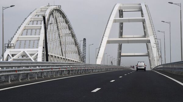 Автомобильное движение по автодорожной части Крымского моста - Sputnik Южная Осетия