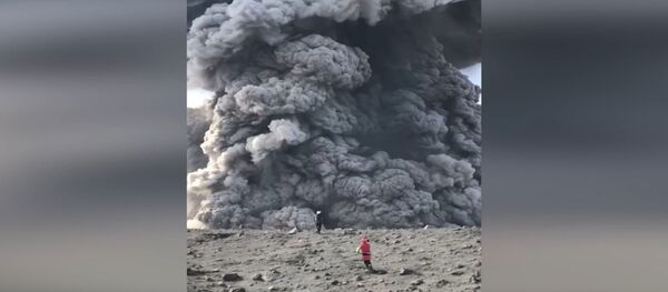 На Курильских островах проснулся вулкан Эбеко На Курильских островах проснулся вулкан Эбеко - Sputnik Южная Осетия