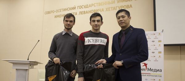 Руководитель Sputnik Южная Осетия Виталий Раднаев с участниками форума во Владикавказе  - Sputnik Южная Осетия