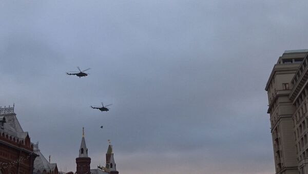 Вертолеты в небе над Москвой озадачили москвичей утром 23 ноября - Sputnik Южная Осетия
