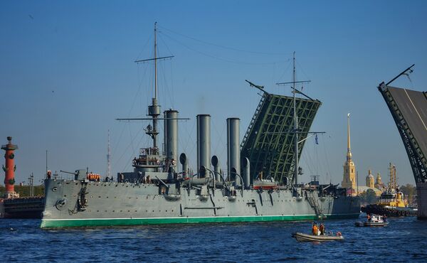 Буксировка крейсера Авроры на ремонт - Sputnik Южная Осетия