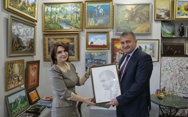 Анатолий Бибилов посетил арт-галерею Allon - Sputnik Южная Осетия