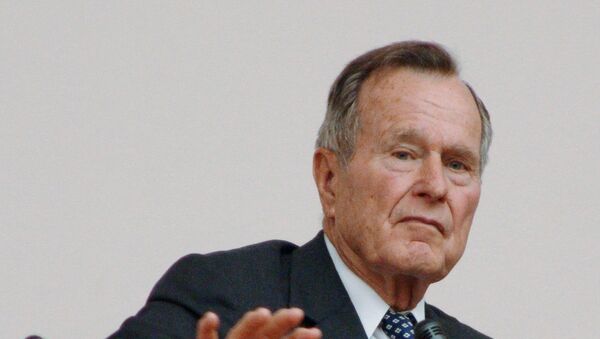 Экс-президент США Джордж Буш (старший) во время встречи со студентами МГИМО - Sputnik Южная Осетия