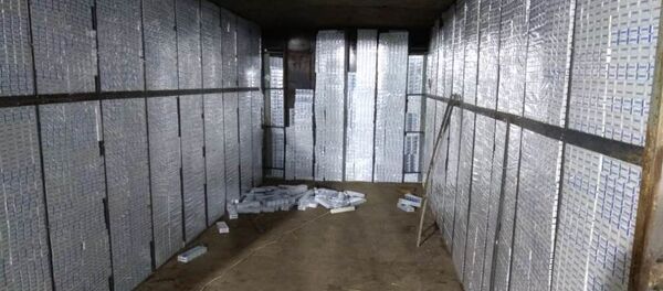 Изъятая партия контрабандных сигарет Изъятая партия контрабандных сигарет - Sputnik Южная Осетия