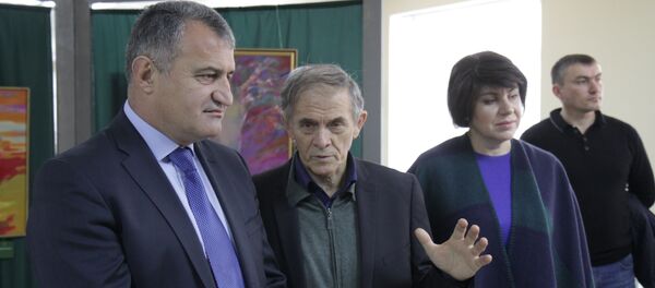 Бибылты Анатолий федта Кӕсойты Лаврентийы куыстытӕ нывгӕнӕджы сӕрмагонд равдысты Бибылты Анатолий федта Кӕсойты Лаврентийы куыстытӕ нывгӕнӕджы сӕрмагонд равдысты - Sputnik Хуссар Ирыстон