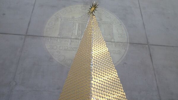 В Германии установили рождественскую елку из золотых монет - Sputnik Южная Осетия
