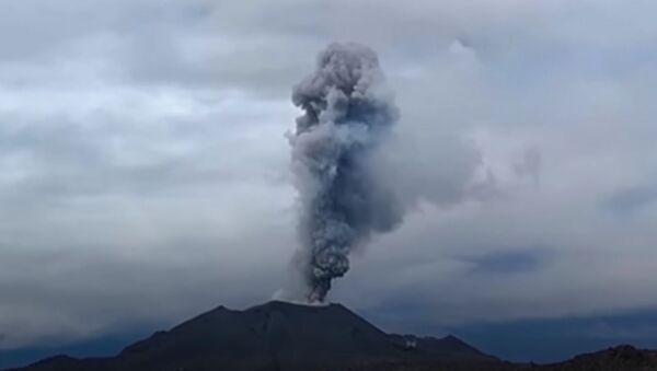 В Перу сделали удивительную запись извержения вулкана - Sputnik Южная Осетия