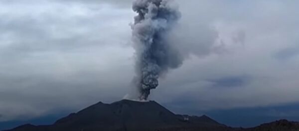 В Перу сделали удивительную запись извержения вулкана В Перу сделали удивительную запись извержения вулкана - Sputnik Южная Осетия