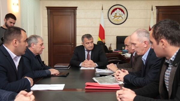 Президент Анатолий Бибилов провел совещание по вопросам списанного имущества - Sputnik Южная Осетия
