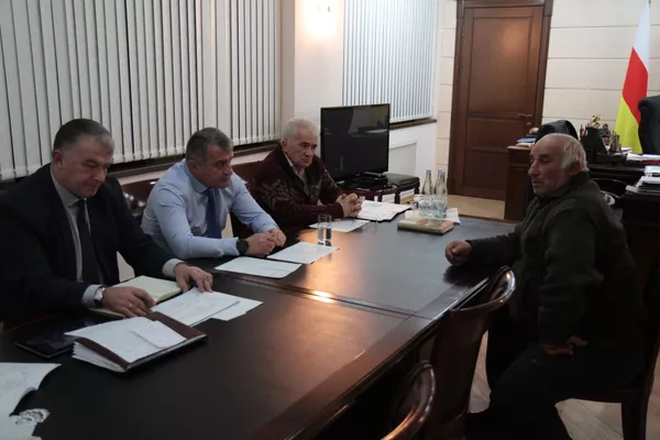 Жилье, кредит и детский сад: о чем говорилось на приеме у Бибилова Жилье, кредит и детский сад: о чем говорилось на приеме у Бибилова