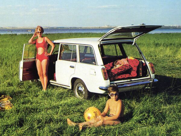 Реклама советского автомобиля ВАЗ-2102 - Sputnik Южная Осетия