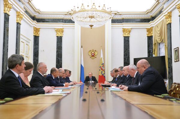 Президент РФ В.Путин провел заседание комиссии по ВТС - Sputnik Южная Осетия