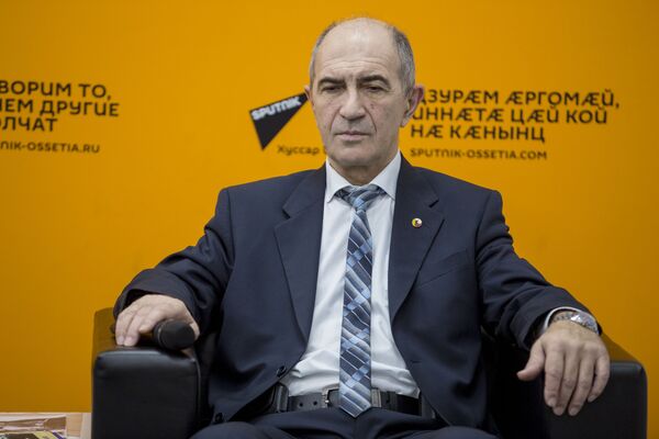 Коста Дзугаев Коста Дзугаев - Sputnik Южная Осетия
