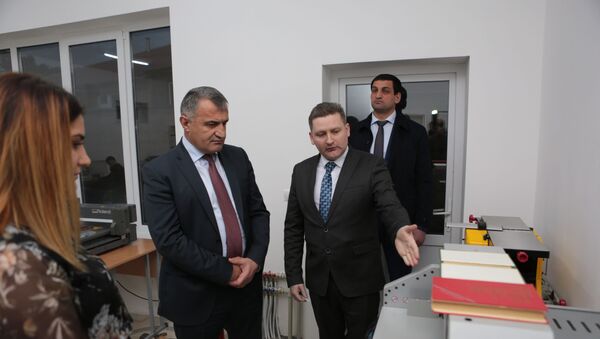  Президент Южной Осетии Анатолий Бибилов посетил Открытый институт РЮО - Sputnik Южная Осетия