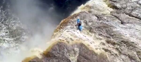 Экстремал на каяке спустился с 32-метрового водопада - Sputnik Южная Осетия