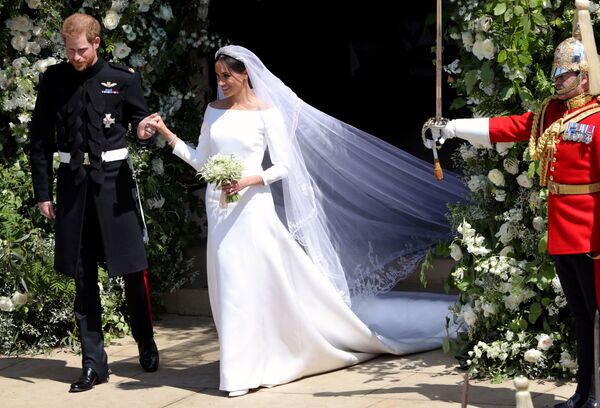 Принц Гарри и Меган Маркл во время свадебной церемонии в часовне Св. Георгия в Виндзорском замке - Sputnik Южная Осетия