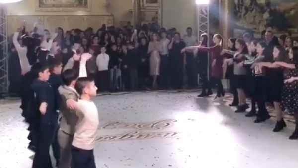Массовый танец симд в исполнении детей поразил жителей Северной Осетии - Sputnik Южная Осетия