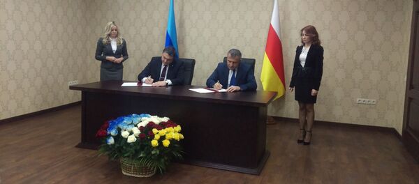 Хуссар Ир ӕмӕ Луганск ӕмгуыстад кӕндзысты: Цхинвалы бафыстой бадзырд Хуссар Ир ӕмӕ Луганск ӕмгуыстад кӕндзысты: Цхинвалы бафыстой бадзырд - Sputnik Хуссар Ирыстон