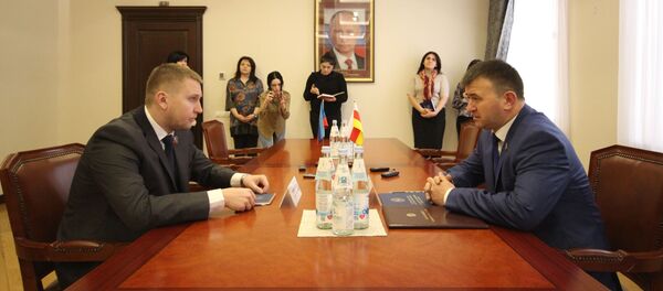 Встреча спикера парламента Южной Осетии Петра Гассиева с главой Народного Совета ЛНР Денисом Мирошниченко Встреча спикера парламента Южной Осетии Петра Гассиева с главой Народного Совета ЛНР Денисом Мирошниченко - Sputnik Южная Осетия