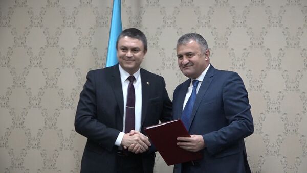 Южная Осетия и ЛНР будут сотрудничать: видео подписания договора - Sputnik Южная Осетия