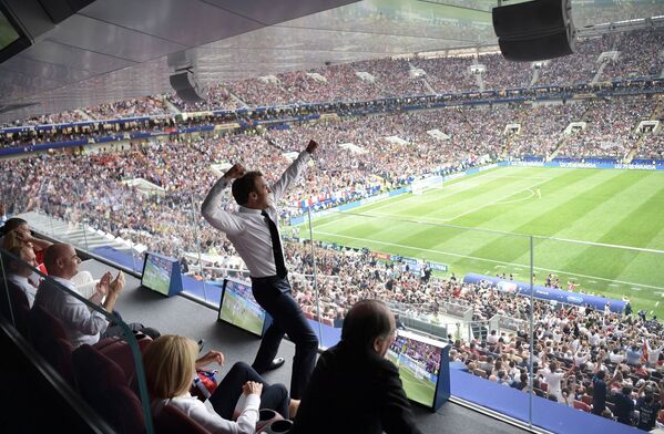 Президент Франции Эммануэль Макрон во время финального матча чемпионата мира по футболу 2018 между сборными командами Франции и Хорватии - Sputnik Южная Осетия