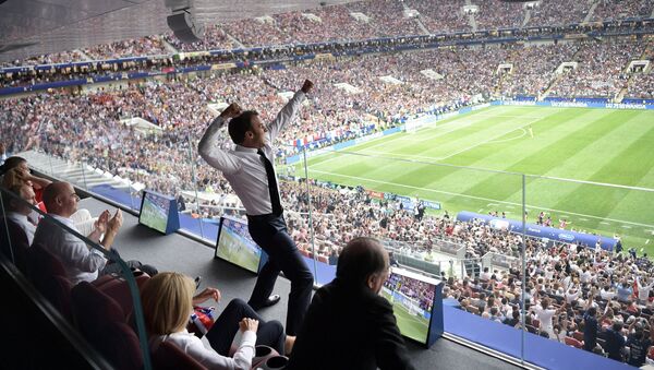 Президент Франции Эммануэль Макрон во время финального матча чемпионата мира по футболу 2018 между сборными командами Франции и Хорватии - Sputnik Южная Осетия