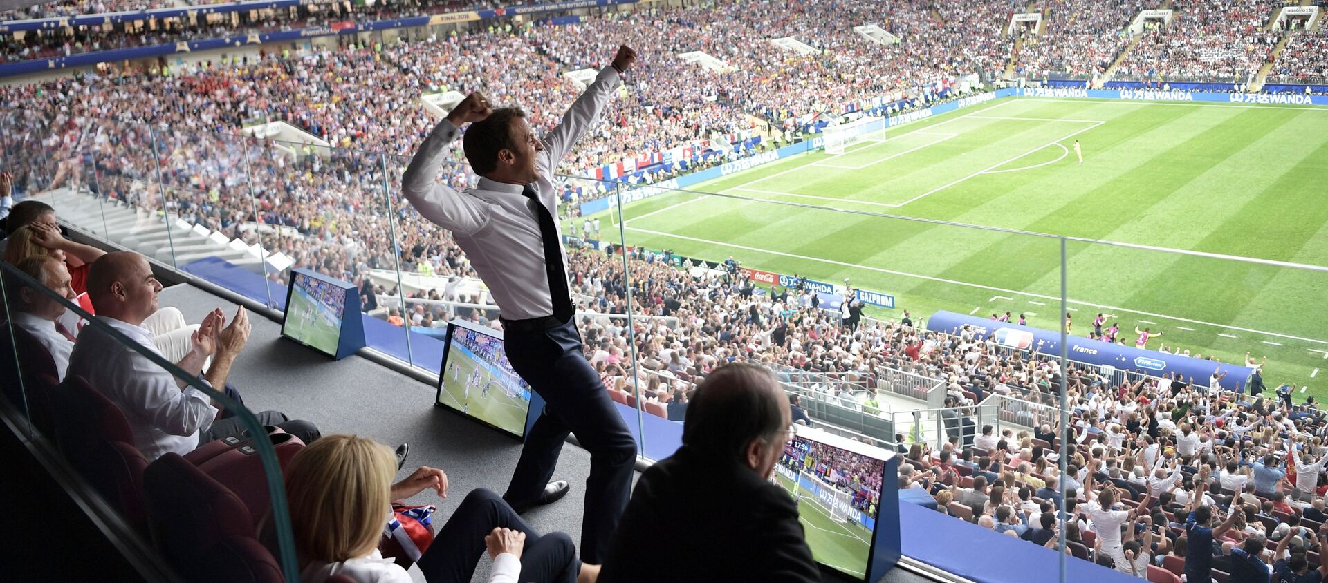 Президент Франции Эммануэль Макрон во время финального матча чемпионата мира по футболу 2018 между сборными командами Франции и Хорватии - Sputnik Южная Осетия, 1920, 21.04.2021