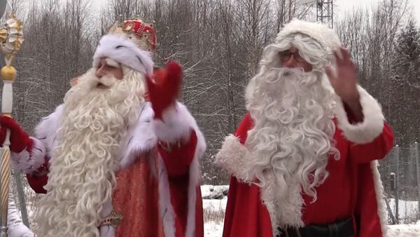 Дед Мороз и Йоулупукки встретились на границе России и Финляндии - Sputnik Южная Осетия